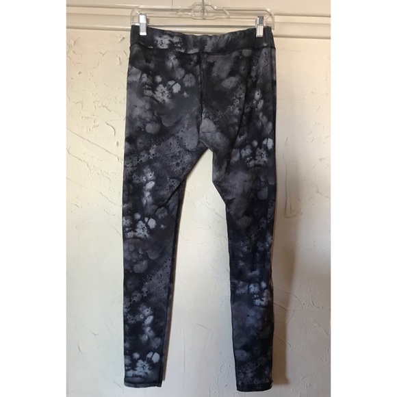 Champion Athletic Leggings, Black/Grey Abstract Design, Size Medium - Picture 16 of 17